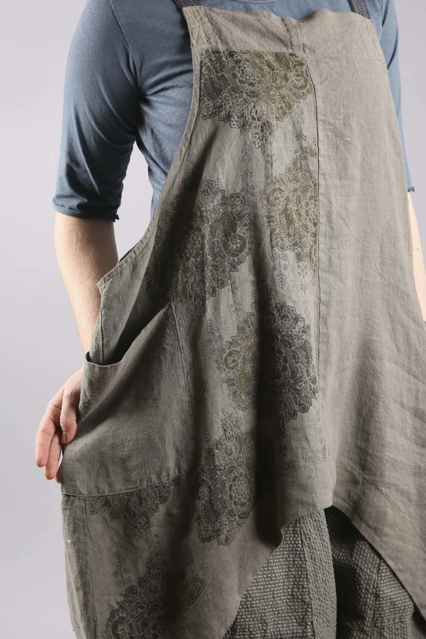 6202A Linen Stockholm Midlayer Illite Printed
