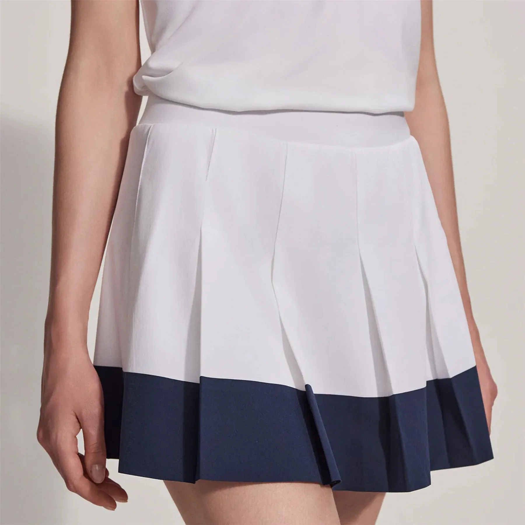 Chase 14.5 Inch Mid Rise Skort White/Blue Nights