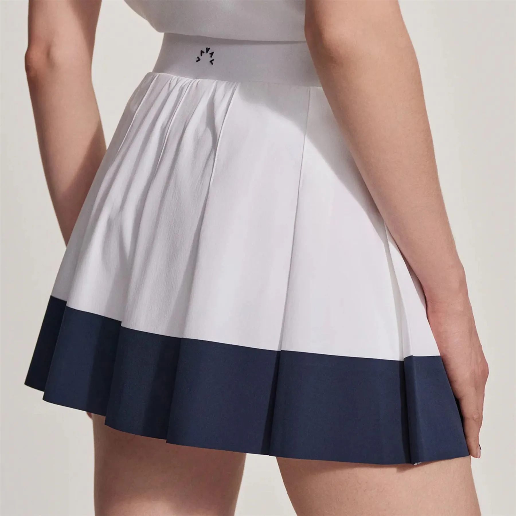 Chase 14.5 Inch Mid Rise Skort White/Blue Nights