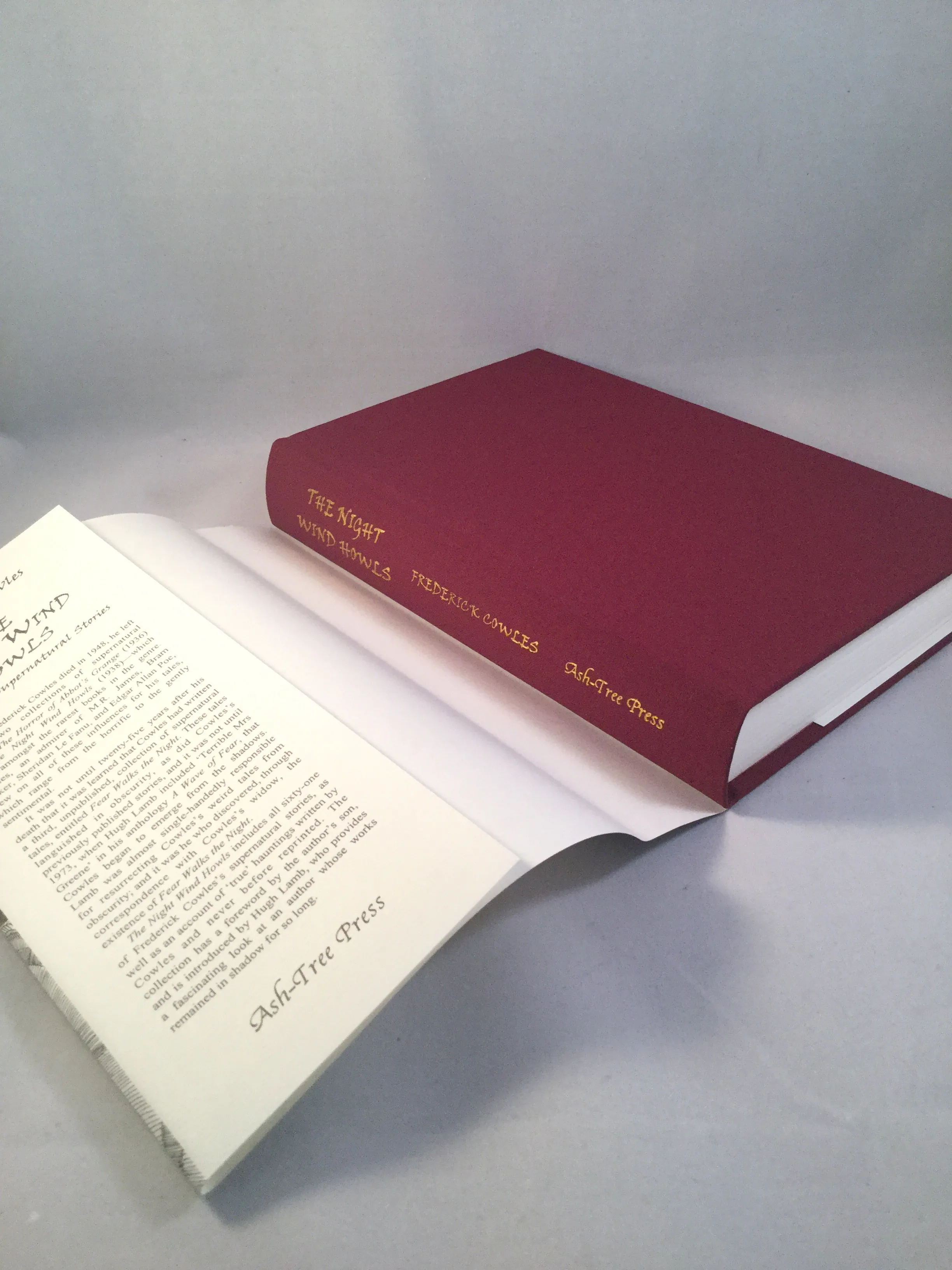Frederick Cowles - The Night Wind Howls, Ash-Tree Press 1999.