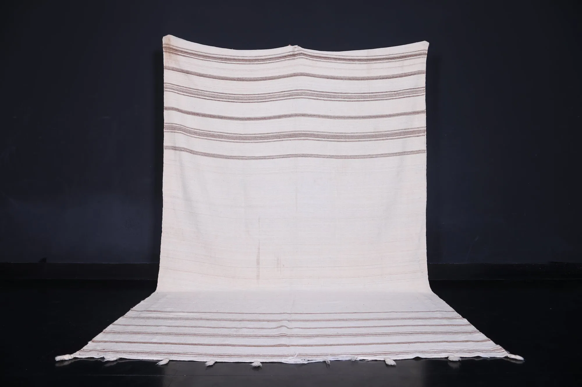 Handwoven Moroccan Rug - 6.2 FT X 10.3 FT | Timeless Elegance