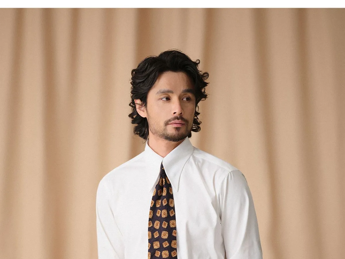 Long Pointed Collar White Shirt