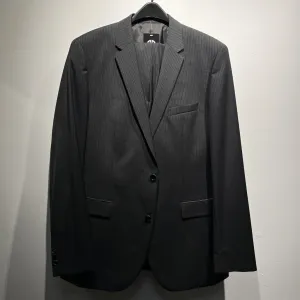 NWOT HUGO BOSS THE GRAND/CENTRAL PINSTRIPE SUIT