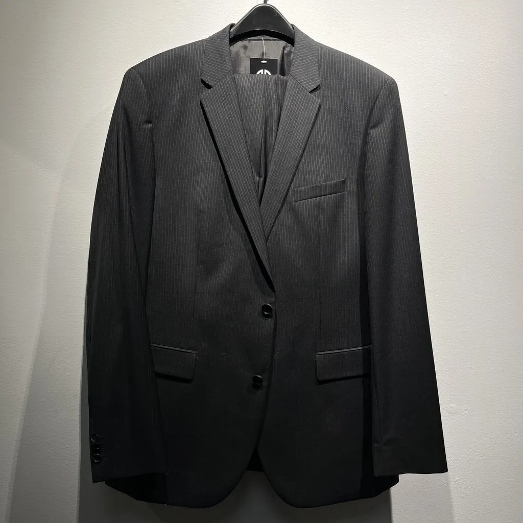 NWOT HUGO BOSS THE GRAND/CENTRAL PINSTRIPE SUIT