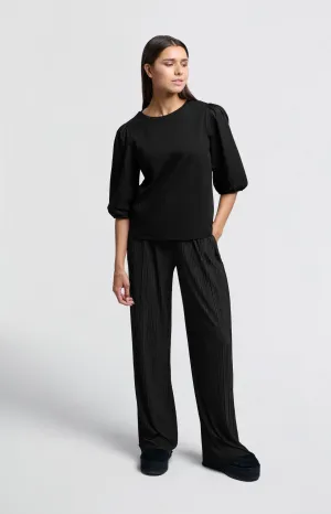 Pleated trousers with elastic waistband and wide legs