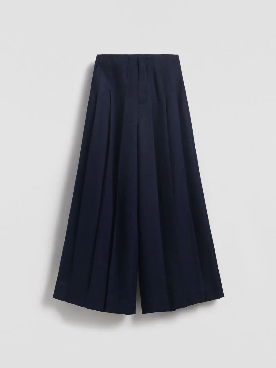 Pleated trousers