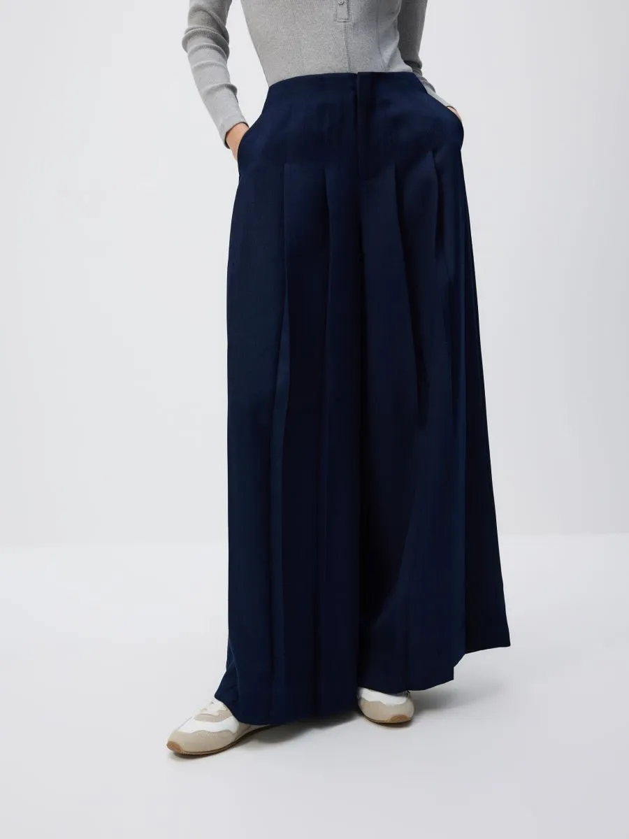 Pleated trousers