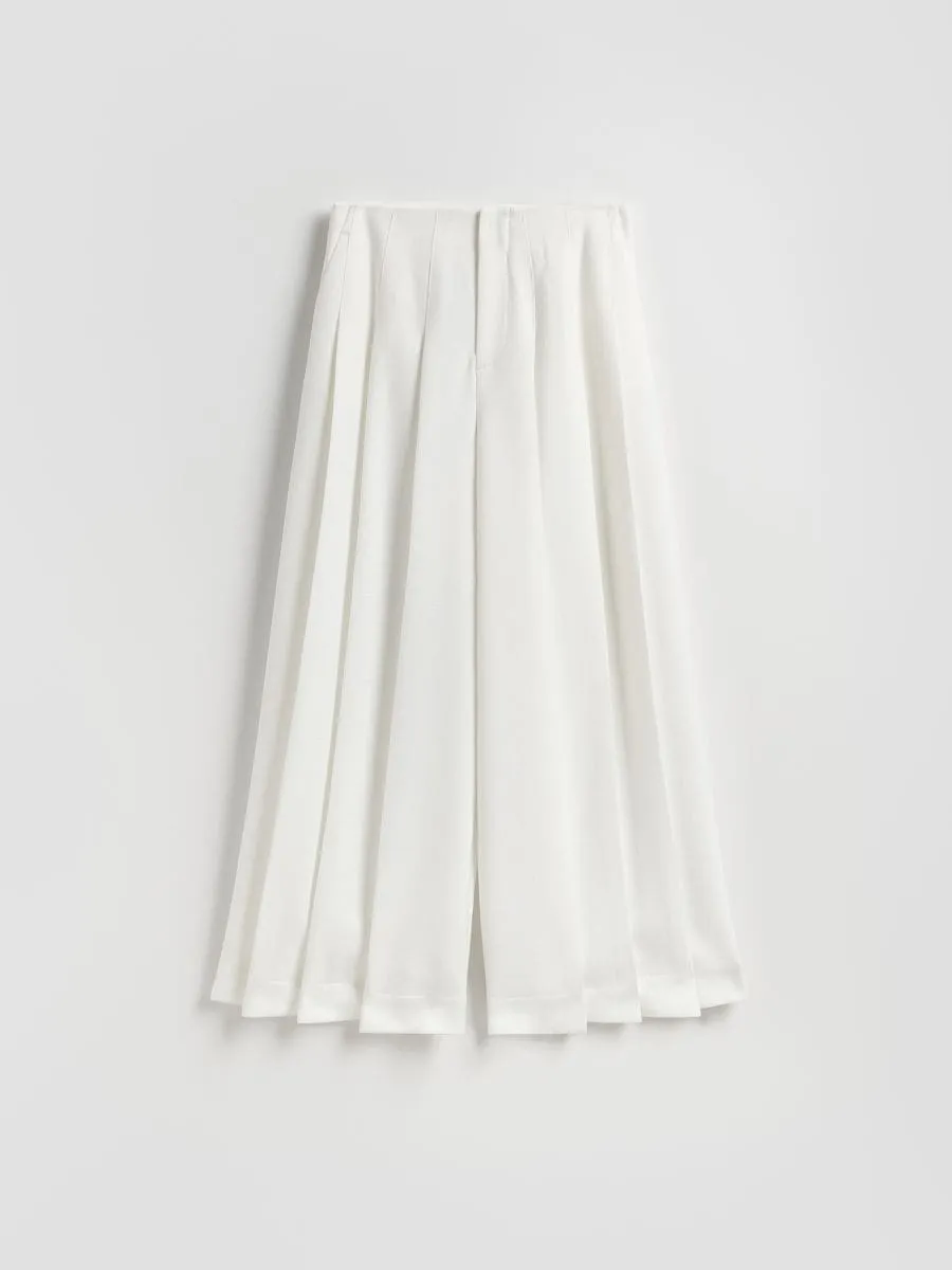 Pleated trousers