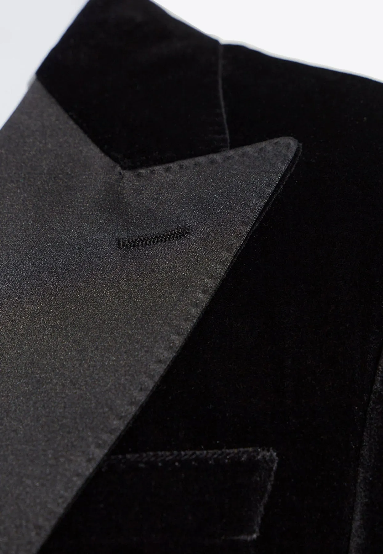 Single-Breasted Velvet Tuxedo Blazer