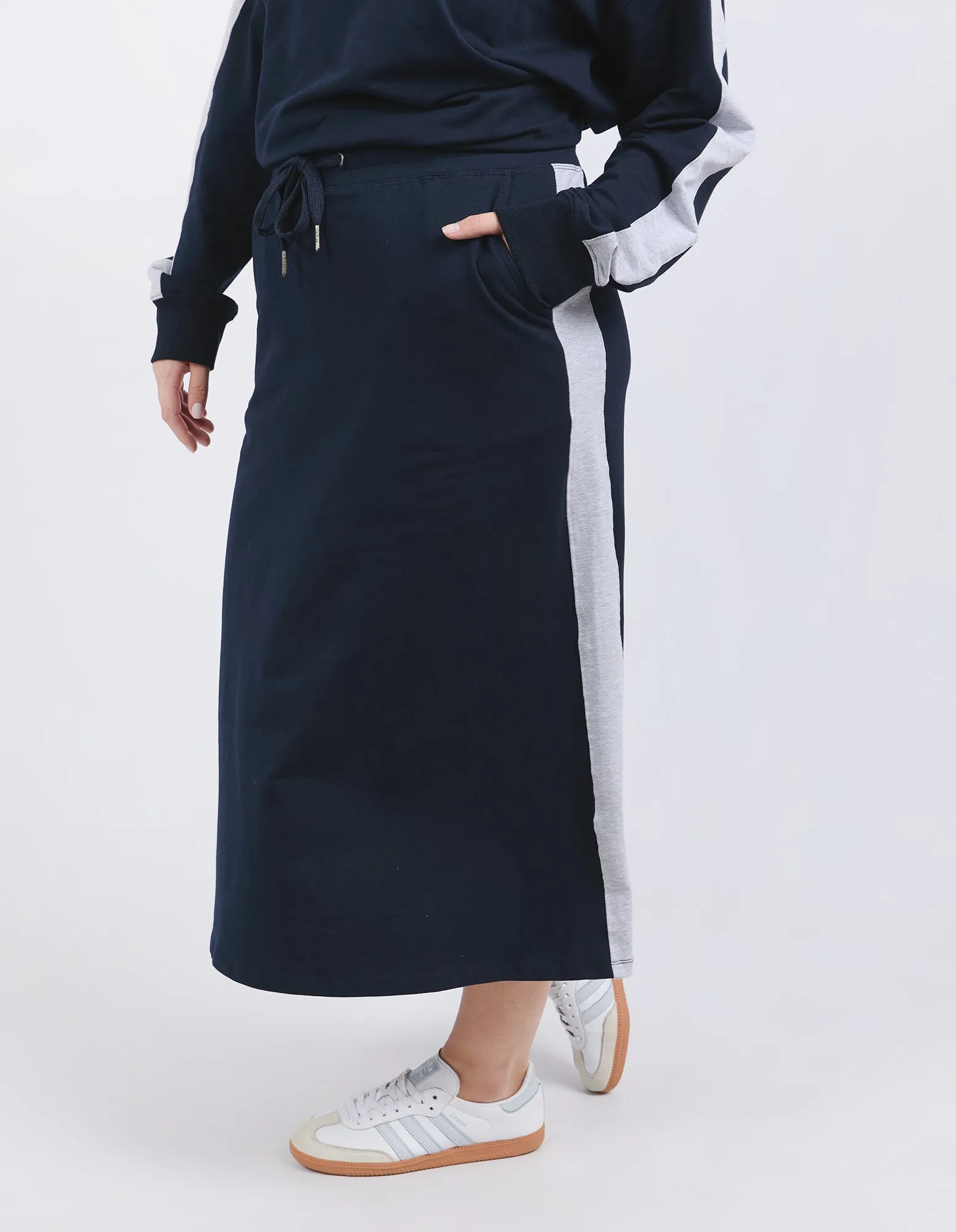 SLOANE FLEECE SKIRT || NAVY