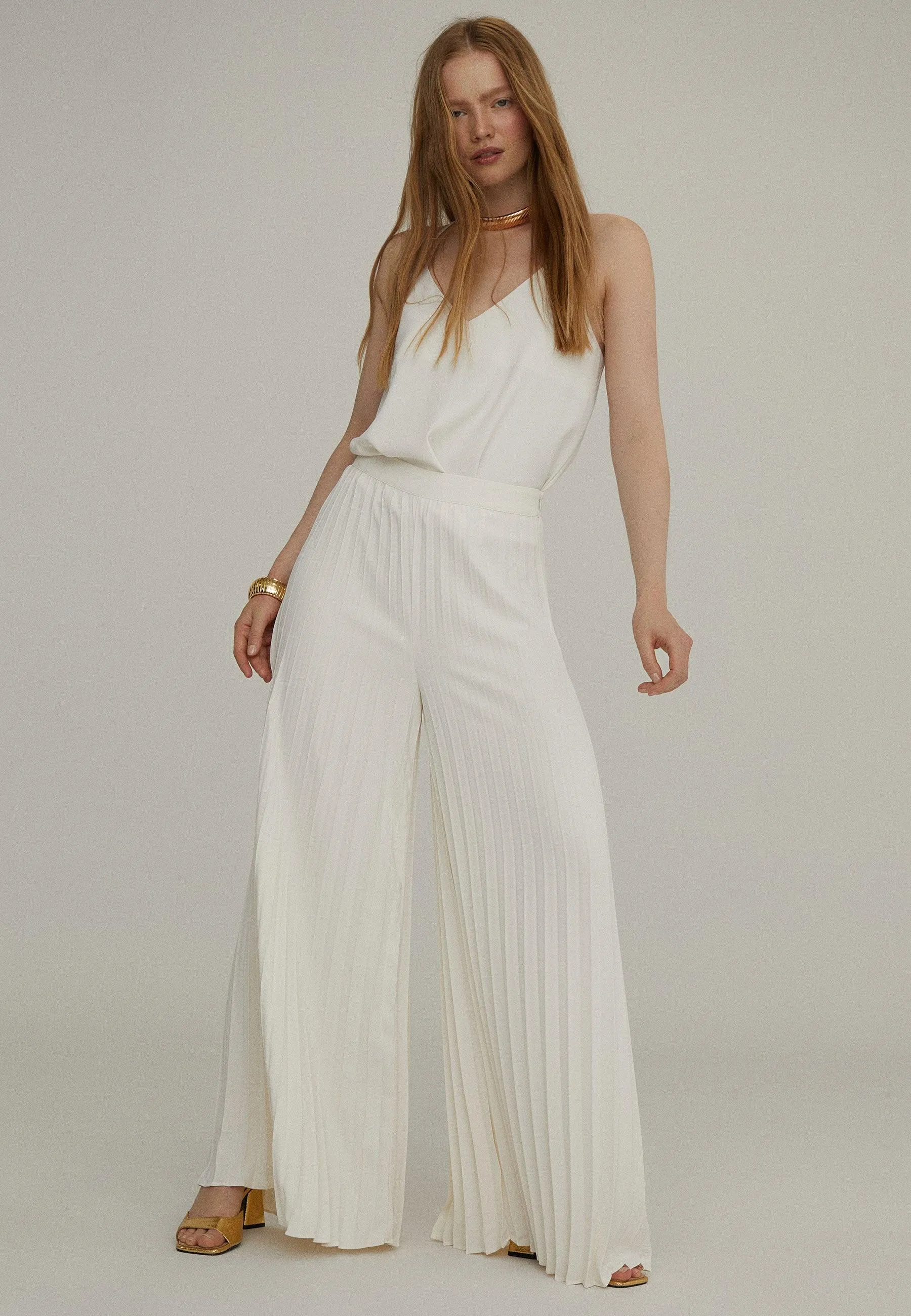 Wide pleated trousers