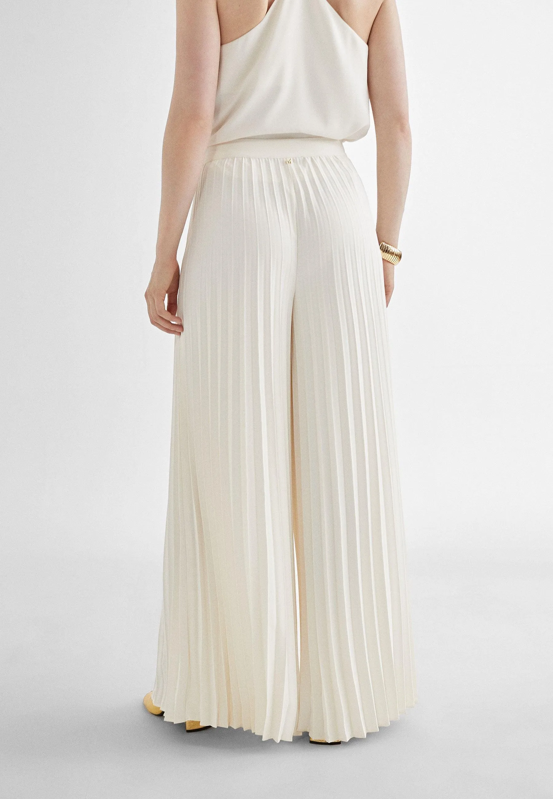 Wide pleated trousers